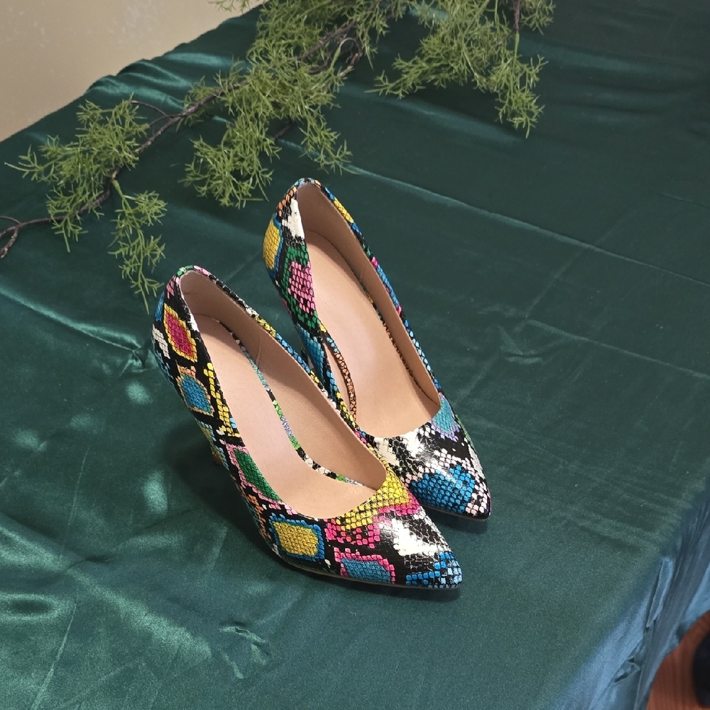 SHEIN Black and Blue Heels Elegant Design